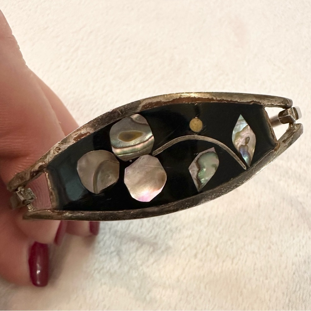 Vintage Silver Tone Mother of Pearl Shell Flower Inlay Hinge Bangle Bracelet